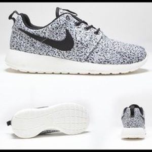 nike black and white splatter shoes